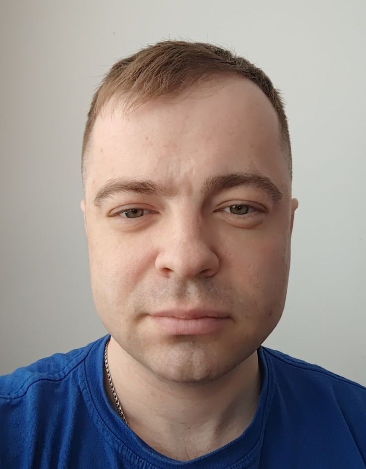 До: У светлой стены